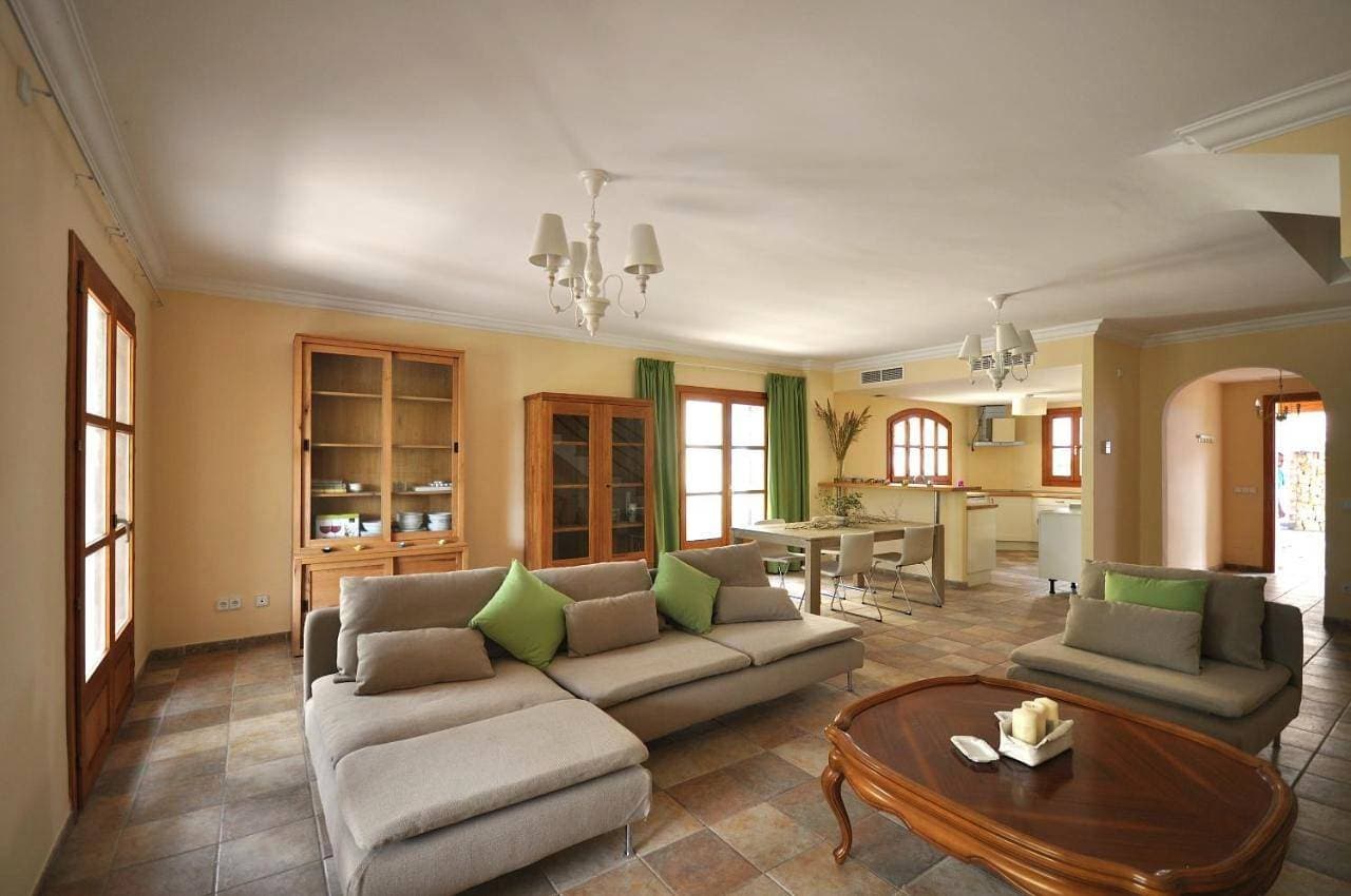 Foto 4 von 33: Three-Bedroom Villa with Sea View