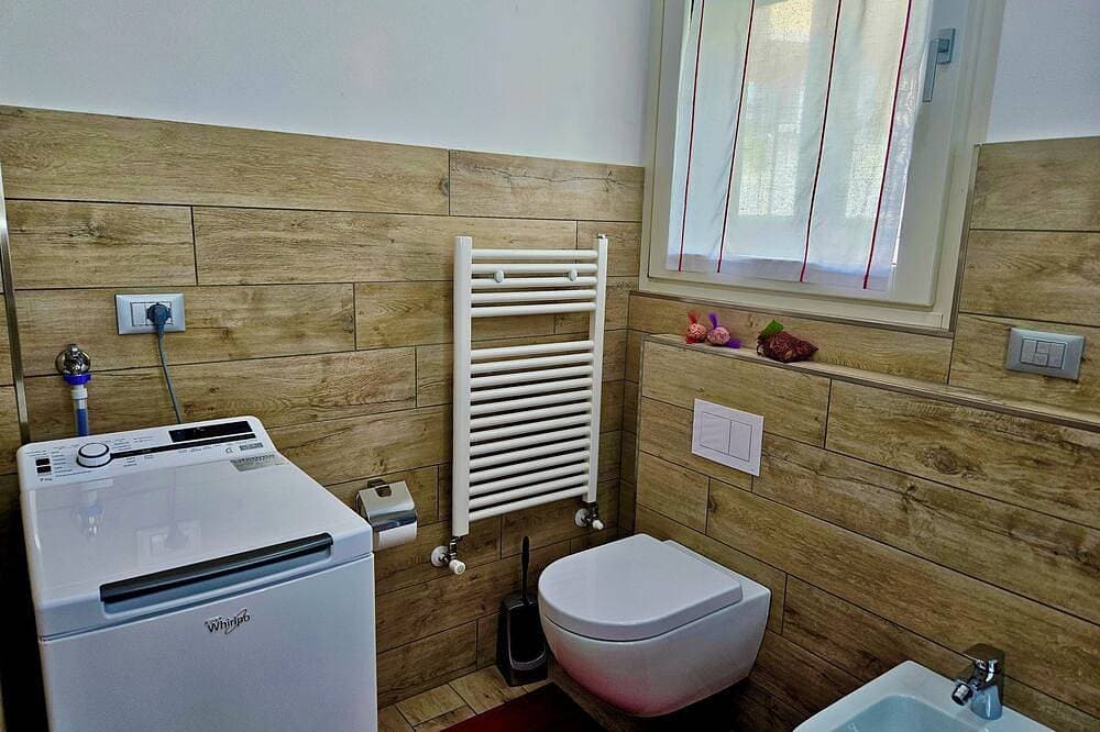 Foto 8 von 25: Selbständiges Ferienhaus mit privaten Pool und Seeblick, am Comer See in Colico.
