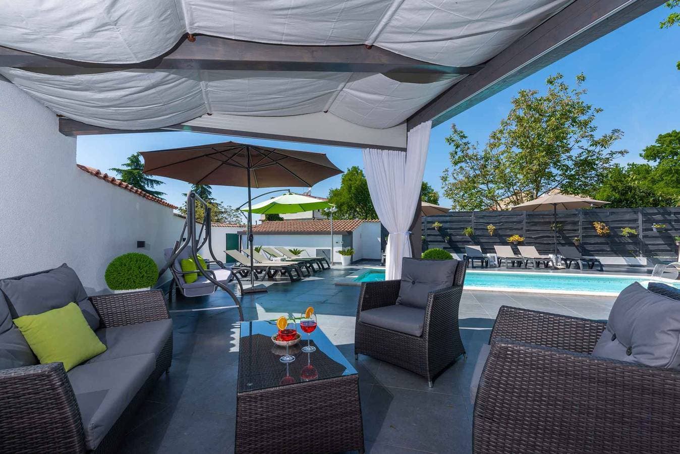 Foto 6 von 35: Ferienwohnung mit Pool und Klimaanlage