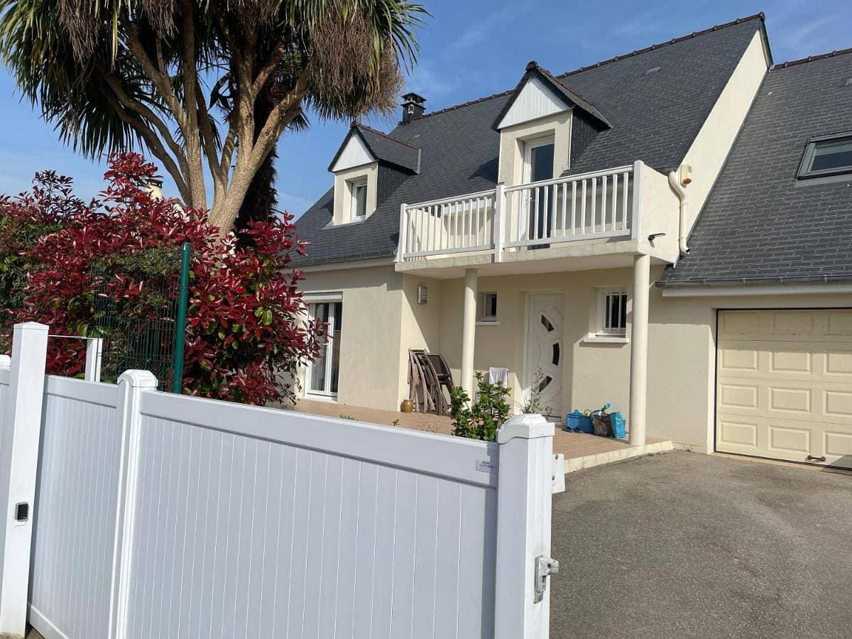 Maison avec balcon 1