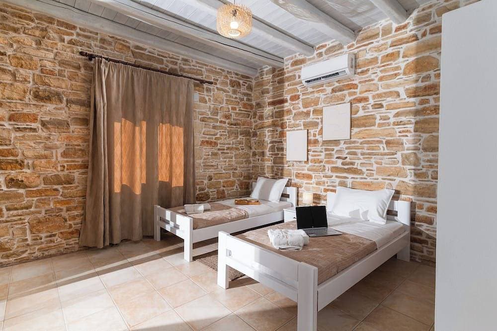 Foto 2 von 21: Quiet 2 bedroom and 2 bathroom villa with a big infinite swimming pool