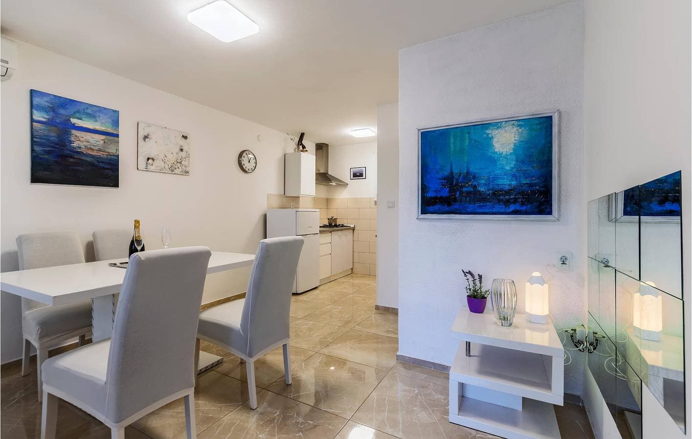 Foto 8 von 24: Gemütliche Ferienwohnung mit Terrasse, WLAN, Parkplatz, 1 km vom Strand Bijela entfernt