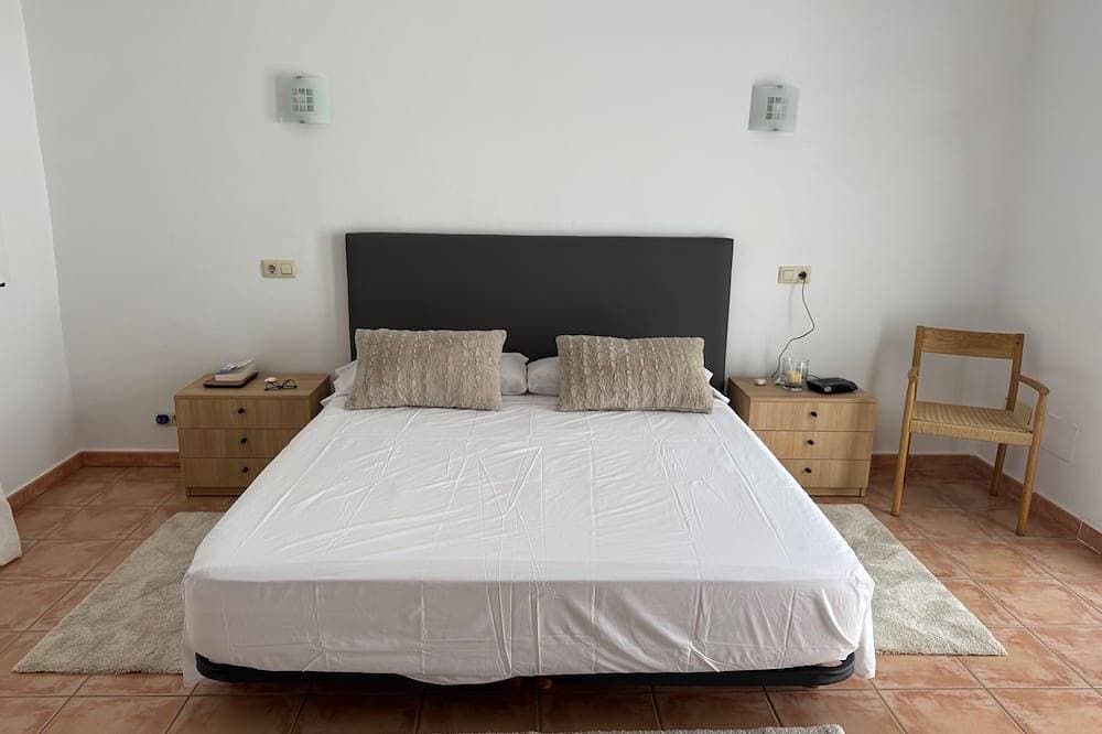 Foto 2 von 26: Nice and cozy house with inner courtyard and terrace of 35 m2, 200 m. from the beach.
