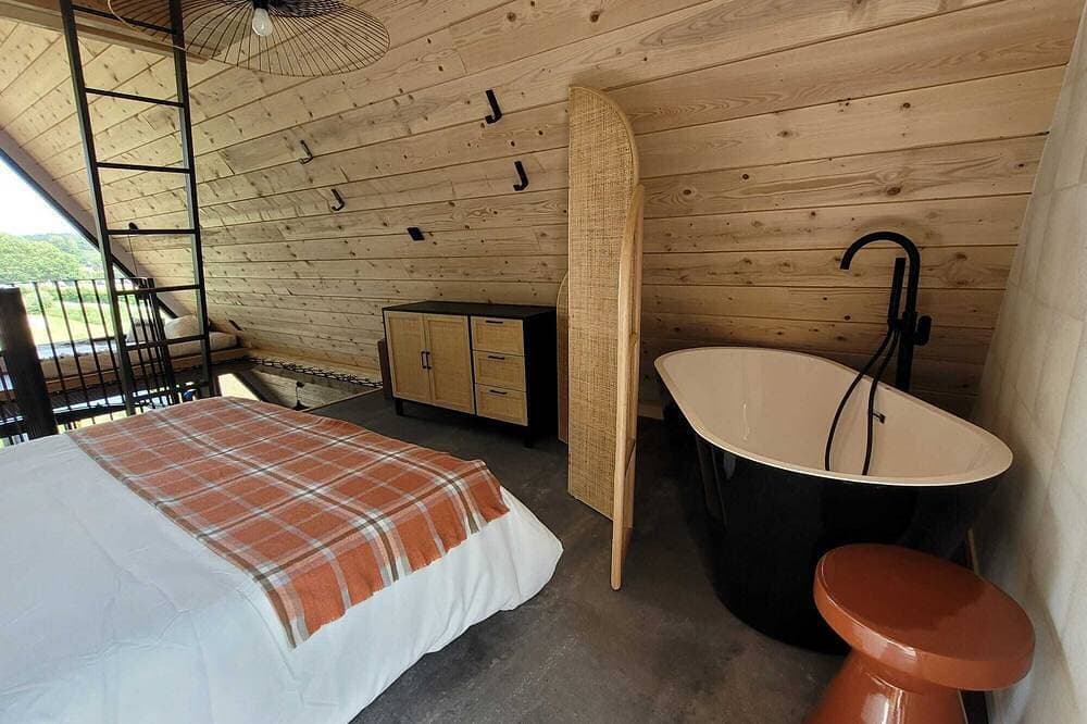 Foto 12 von 30: Delta-Berghütte-Komfort-Ensuite mit Bad