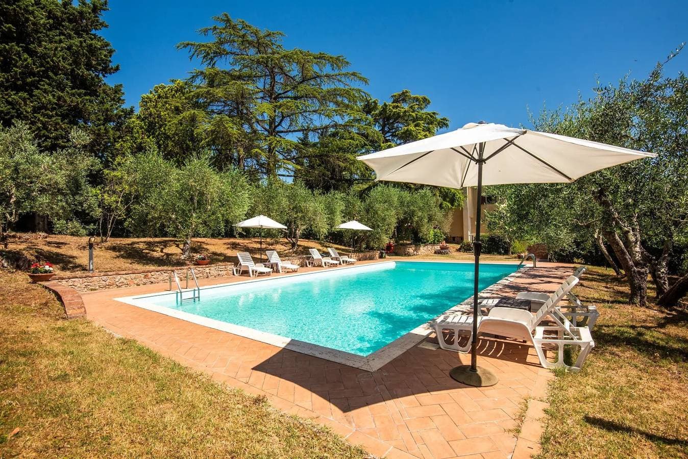 Foto 2 von 34: Ferienhaus in Villa I Cedri im Park mit Pool, nur 10 Min. von Siena entfernt