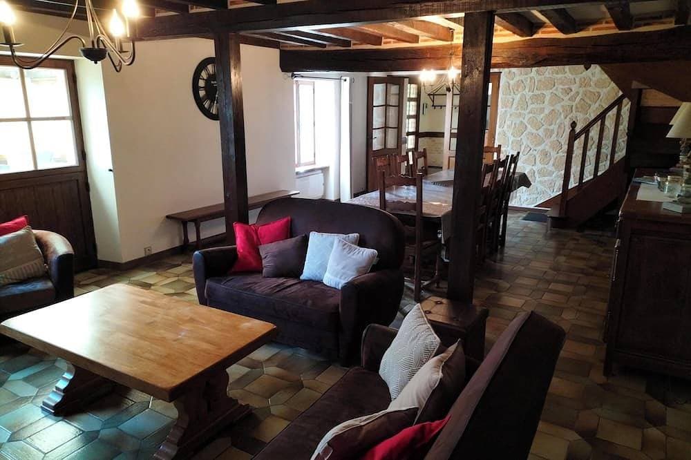 Foto 9 von 15: Gîte rural \"Le Noyer Rondin\" in Cheverny (sleeps 12), ideal for families.
