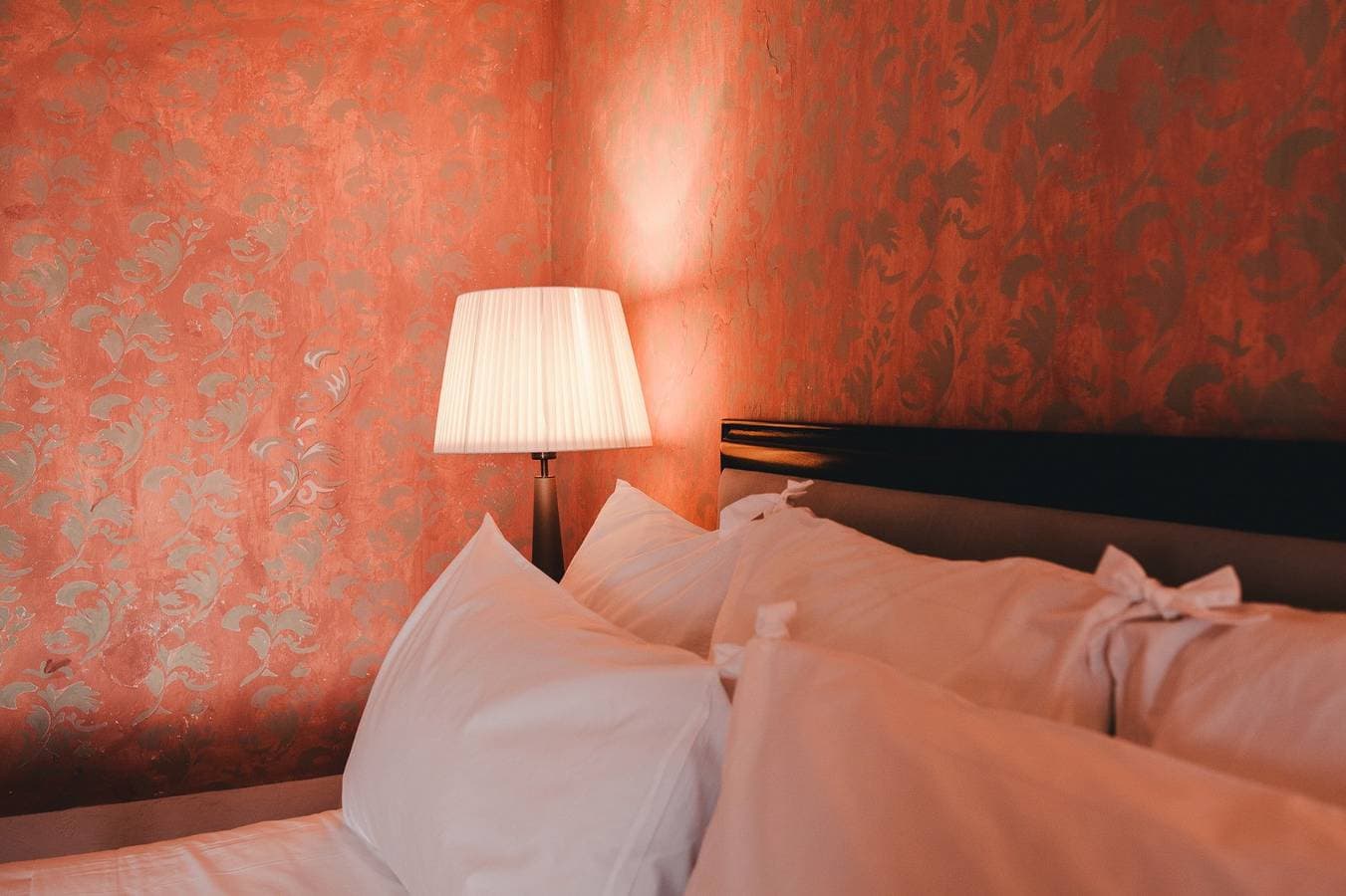 Foto 2 von 9: Ma' Ca' - Red Room