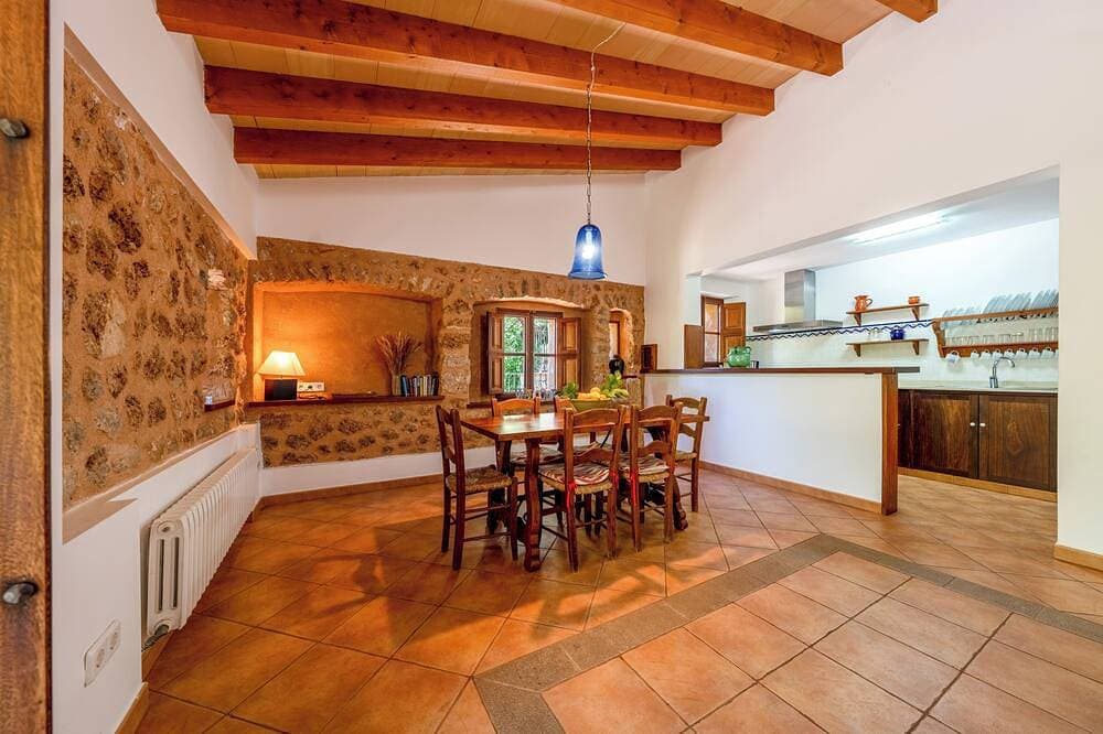 Foto 9 von 22: A perfect place to enjoy tranquilty and a stunning panoramic view of Sóller.