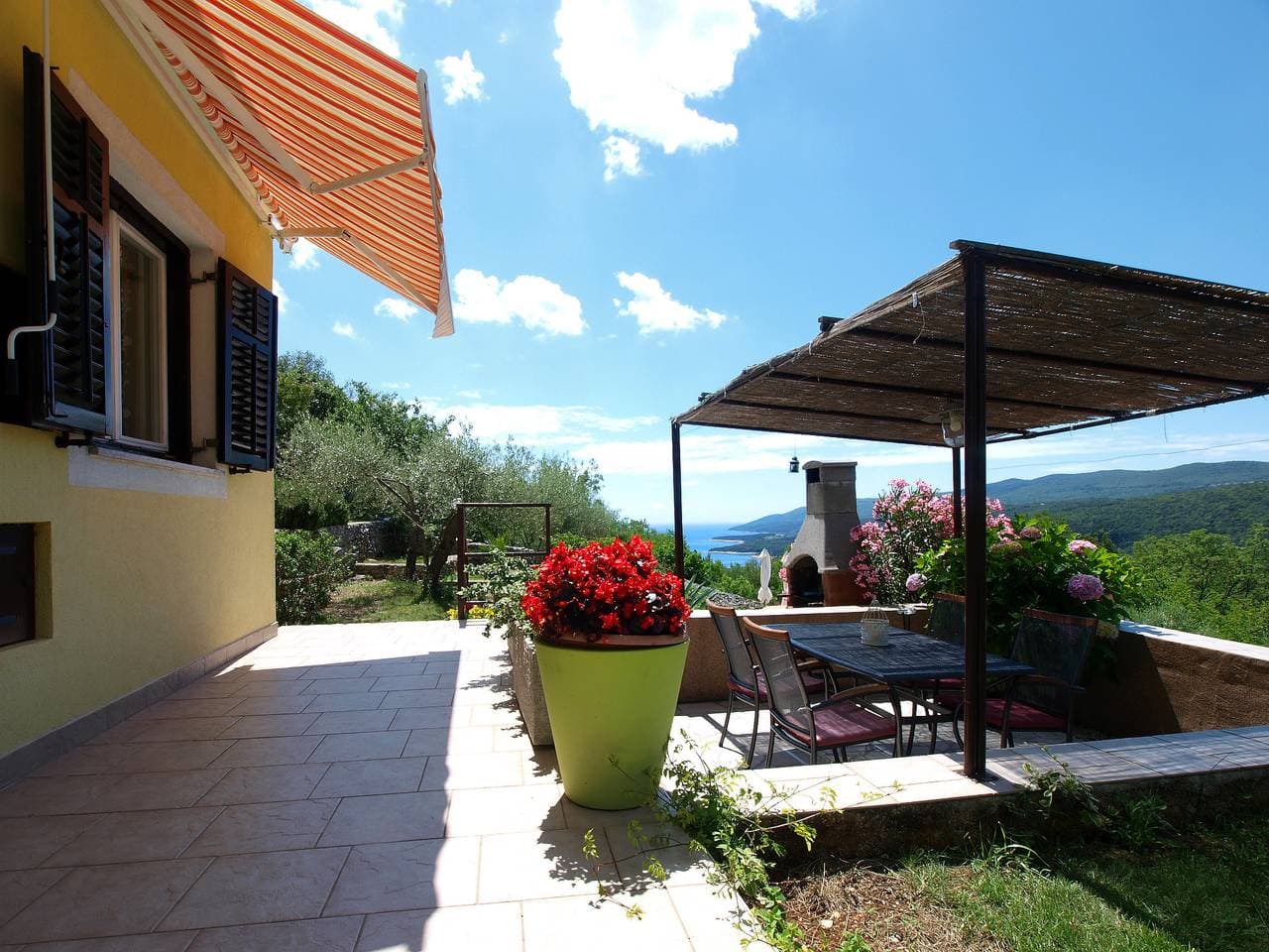 Foto 8 von 35: Ferienhaus für 6 Personen mit Terrasse