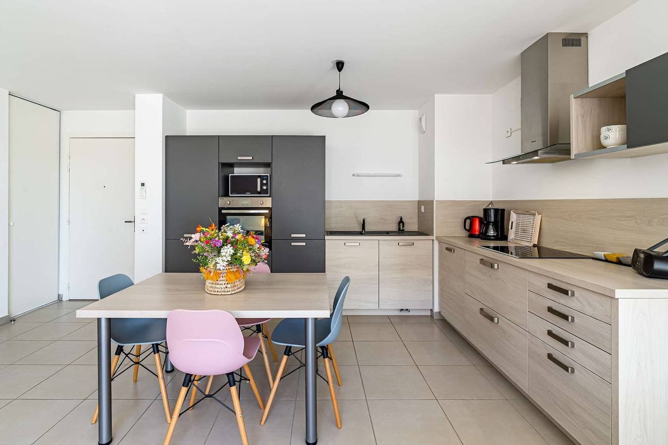 Foto 9 von 16: Modern, Swimmingpool, privater Parkplatz, Klimaanlage, 2 Schlafzimmer