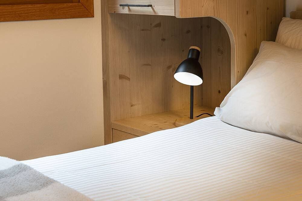 Foto 3 von 30: AlpinWood - Zwei Schlafzimmer Wohnung, Schläft 5