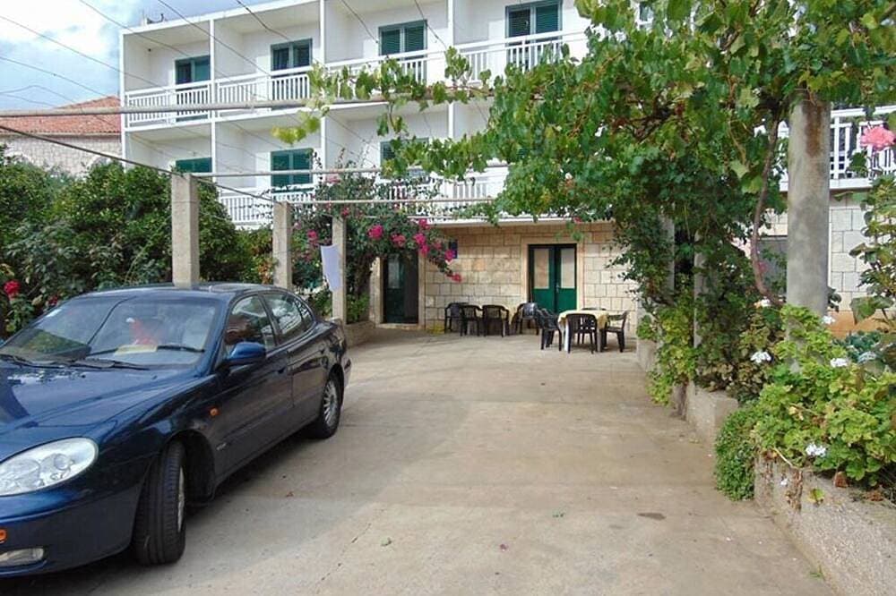 Foto 8 von 18: 3-Zimmer-Ferienwohnung mit Balkon und Meerblick Sucuraj, Hvar