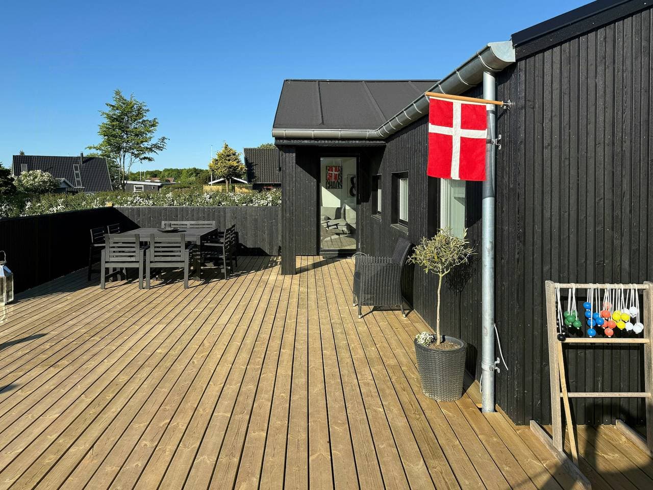 Neu renoviertes Ferienhaus mit Meerblick in Skåstrup 1