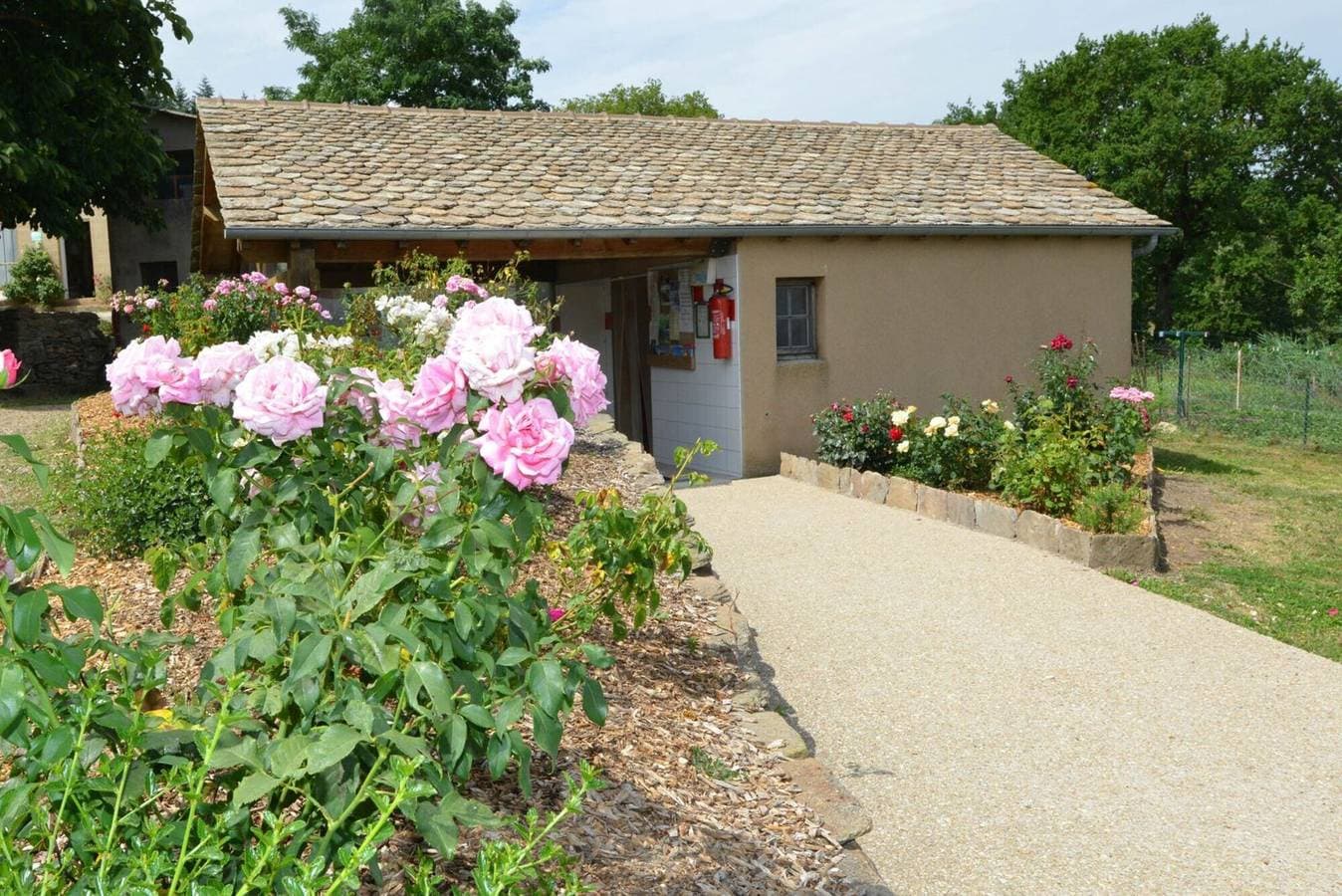 Foto 8 von 16: Bed & Breakfast „Chambre La Bleuet“ mit Bergblick, Gemeinschaftspool und WLAN