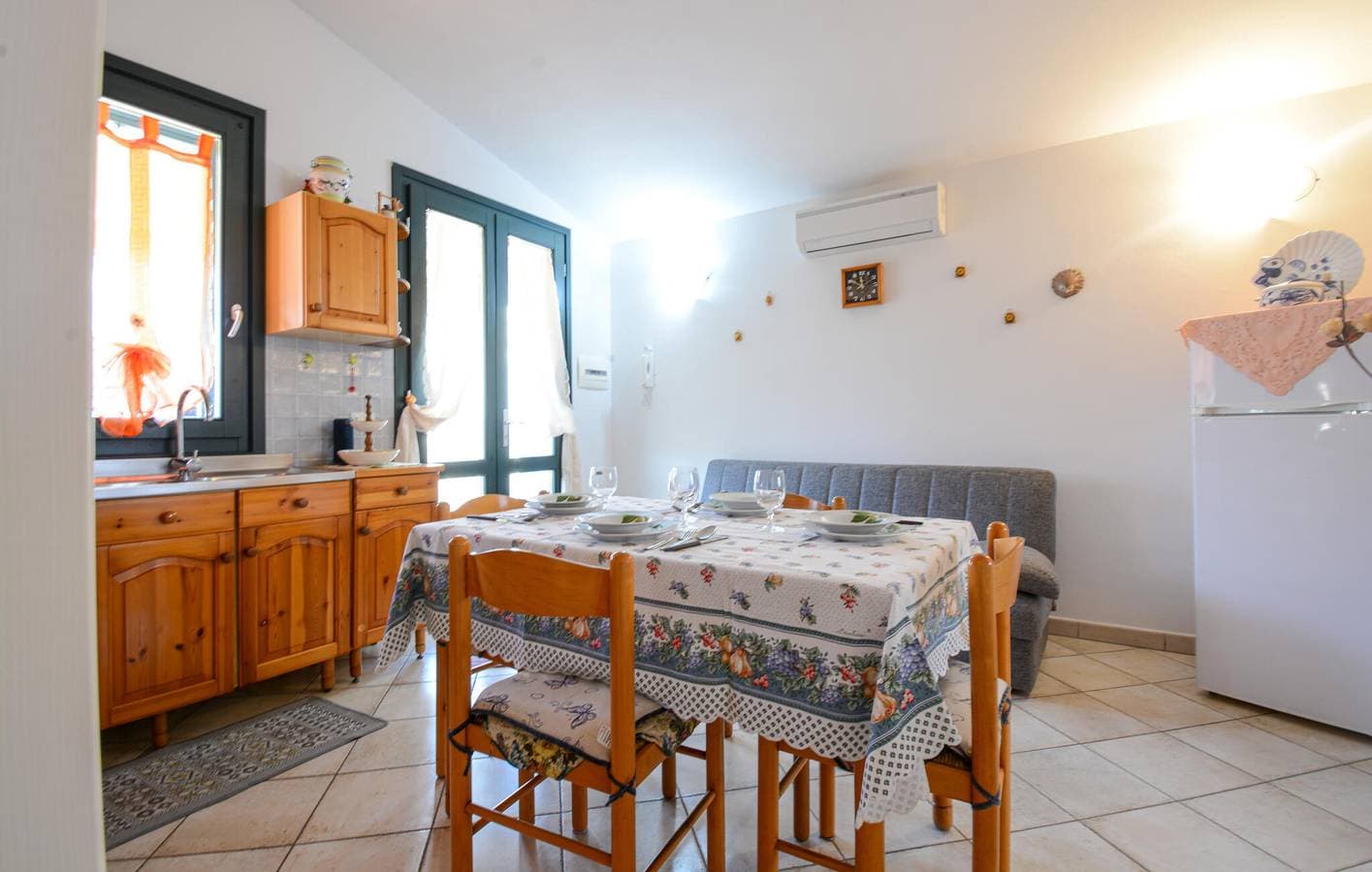 Foto 8 von 14: Modernes Apartment mit Klimaanlage, Parkplatz, Terrasse und Küche – in Strand- und Restaurantnähe