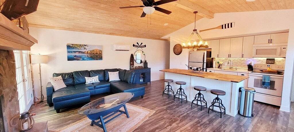 New! Lakefront Cabin-Mnt View-Hot Tub-WIFI-Prime Location-Bryson City/Cherokee 1