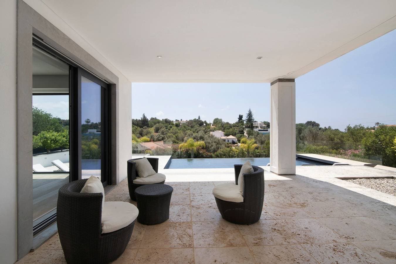 Foto 3 von 34: Villa 'Areeiro' mit privatem Pool, WLAN und Klimaanlage