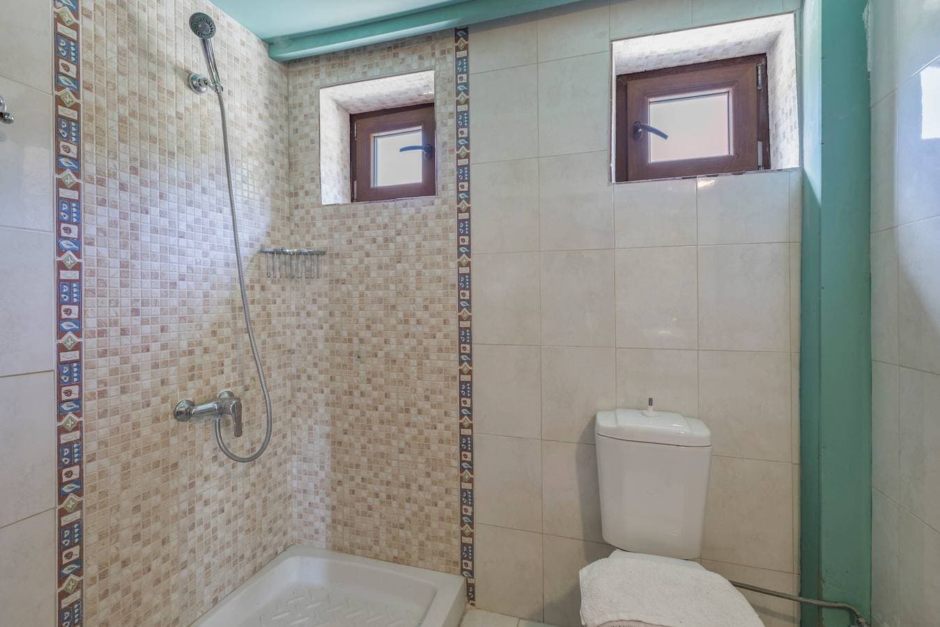 Foto 9 von 31: Finca 'Akros Oreon Ferienwohnung Voliares' mit Bergblick, privater Terrasse und WLAN