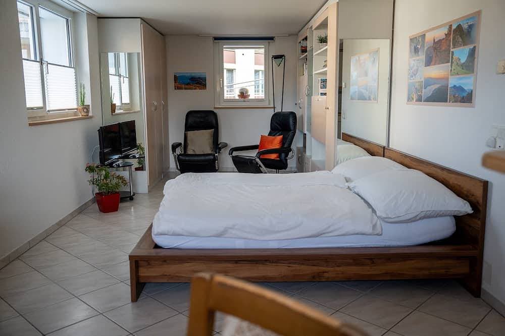 Foto 3 von 7: Studio mit Küche für 2 Personen  5-10 Min. zum See und 1 Min. zur Bushaltestelle