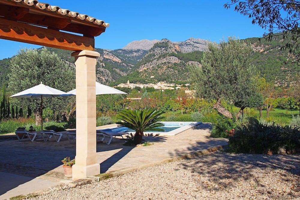 Ruhige Villa mit privatem Pool und herrlichem Blick, in der Nähe des Dorfes.