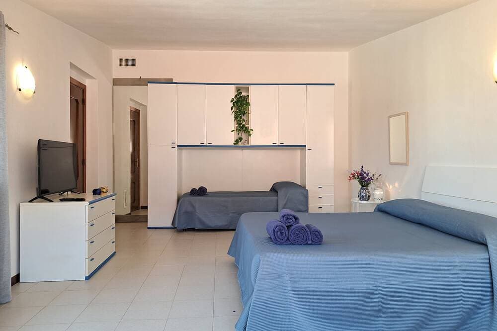 Foto 2 von 25: 100 sqm apartment in South Sardinia Capoterra. Sea nature and sunshine all year round.