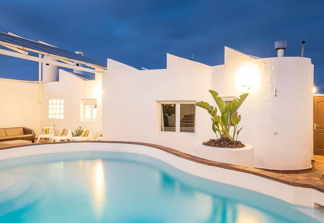 Foto 3 von 33: Wunderschöne Villa am Strand mit Meerblick, privatem Pool und WLAN