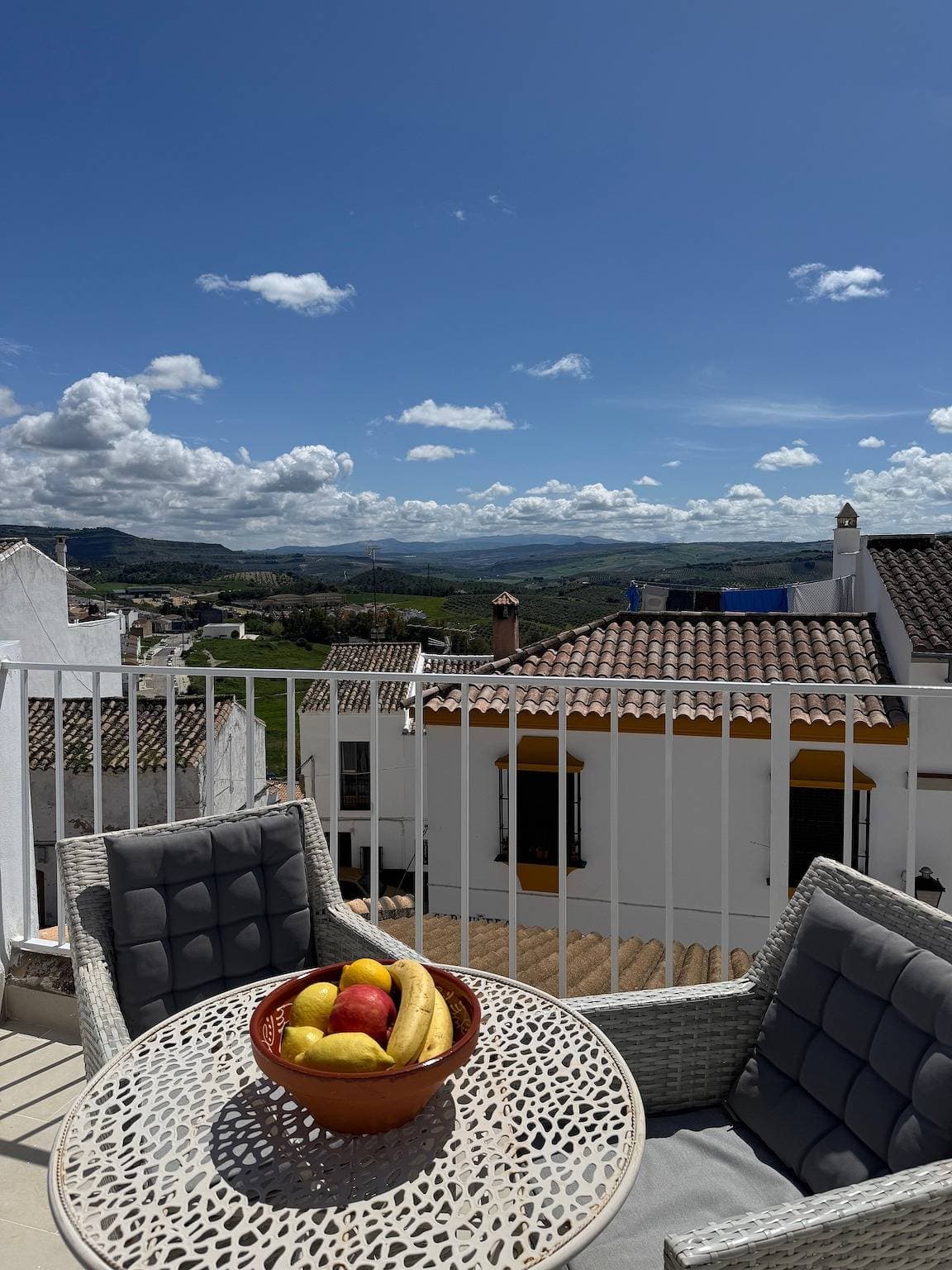 Foto 13 von 60: Zitronenbaum-Terrasse mit Bergblick, entzückendes Zuhause in Olvera-Cadiz-Andalusien-Spanien