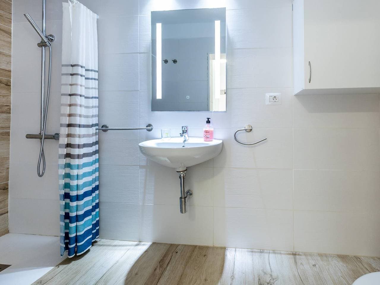 Foto 6 von 21: Alcalá B2 – Amazing beach front Studio