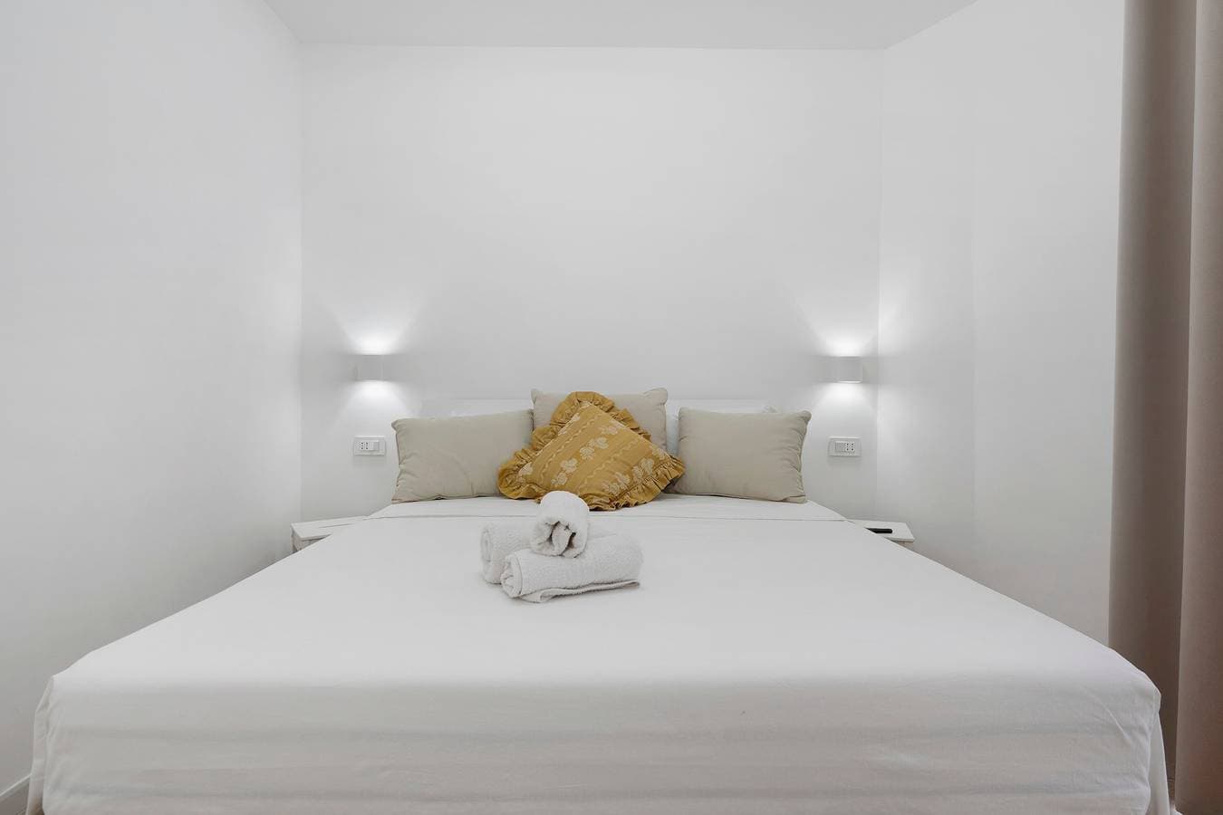 Foto 6 von 28: Villa Matilde Domo Boutique – Stanza Chiara: Doppelzimmer mit Terrasse, Pool & Nähe zum Meer
