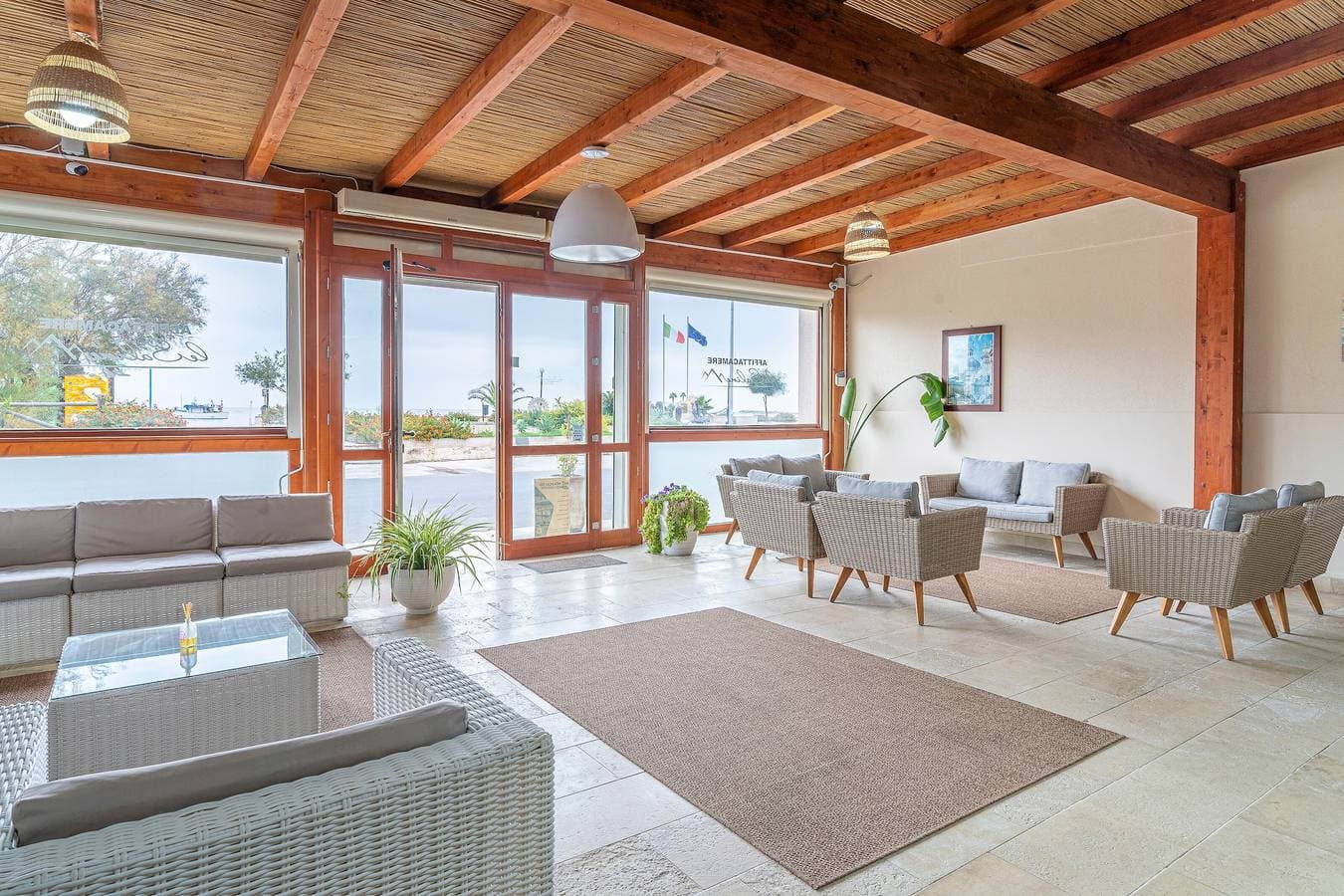 Foto 9 von 42: Zimmer 110 im 'Le Saline Rooms Marzamemi' mit WLAN und Klimaanlage