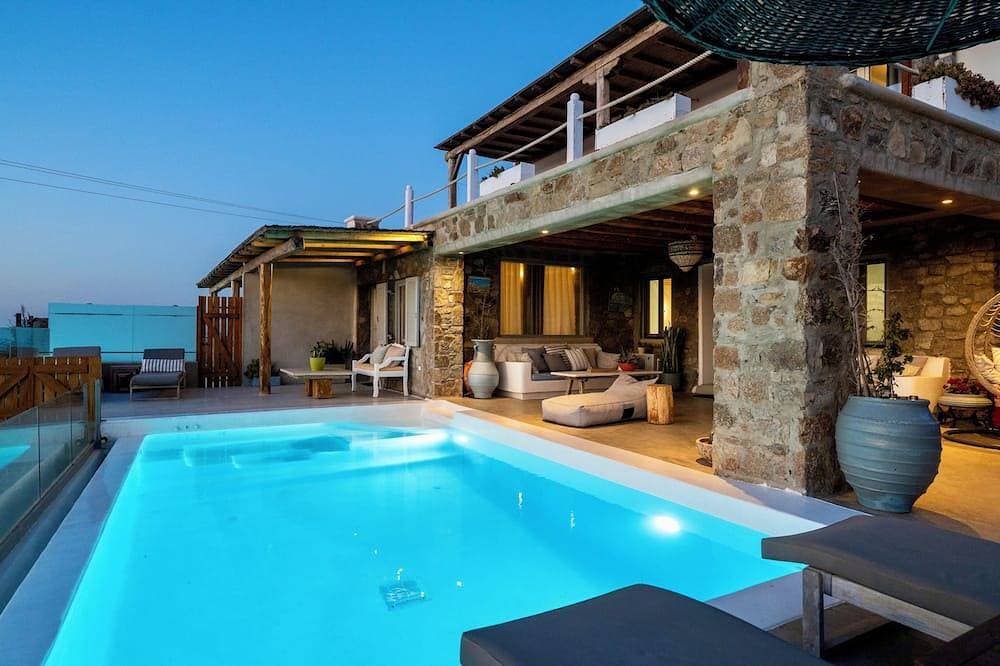 Deluxe Apartment with Kitchenette and Shared Outdoor Pool 1