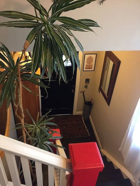 Foto 3 von 35: 2 Br / 1Bath Bright-Spacious Flat 2 Blocks vom Lake Merritt, 10 m zu Fuß von Bart