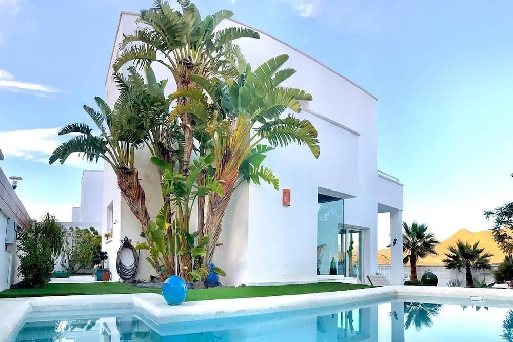 Villa Blanca Ansichten & Pool 1
