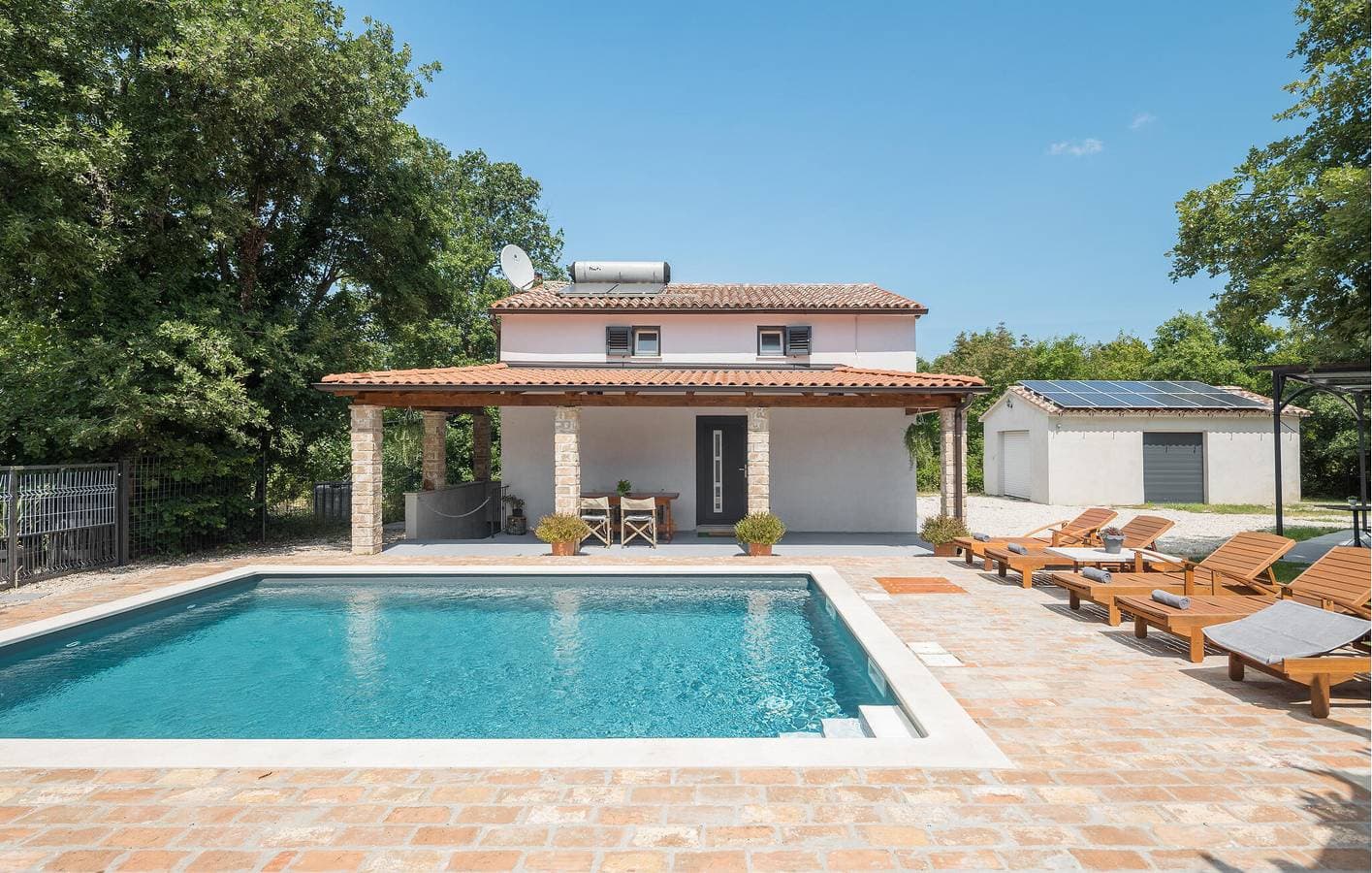 Foto 12 von 41: Reizende 2-Zimmer-Wohnung mit Pool, Terrasse und WLAN in Žminj