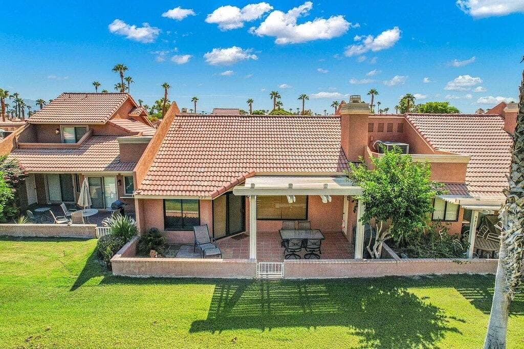 Foto 10 von 15: Beautiful condo at the Oasis Palm Desert. Golf and community pool