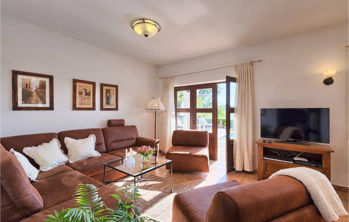 Foto 3 von 60: Charmante 350 m² große Wohnung mit Pool, WLAN, Parkplatz und in der Nähe des Stadtzentrums
