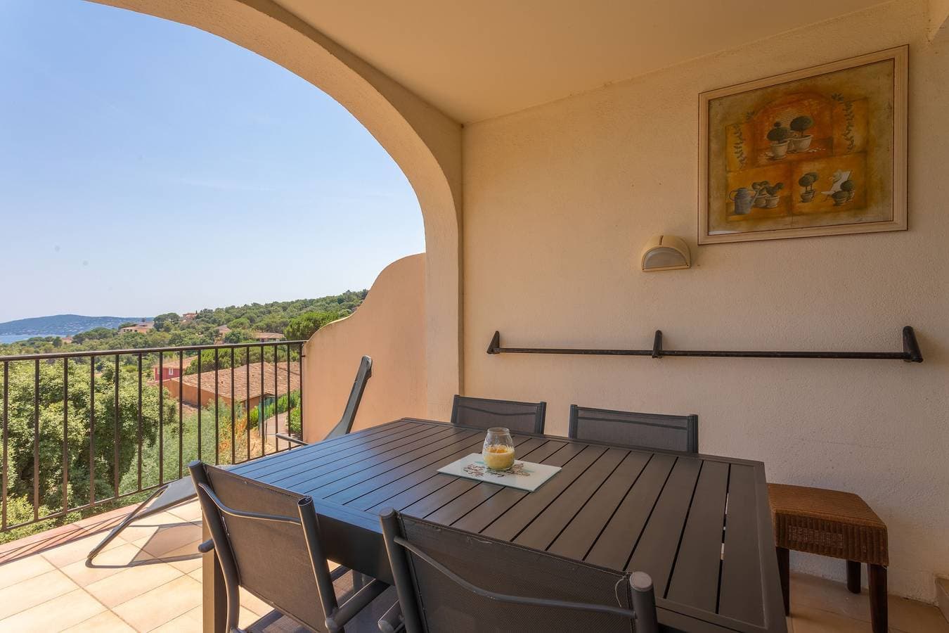 Foto 3 von 44: Ferienwohnung 'Grimaud 4 Personnes Clim Vue Mer' mit Meerblick, privater Terrasse und Klimaanlage