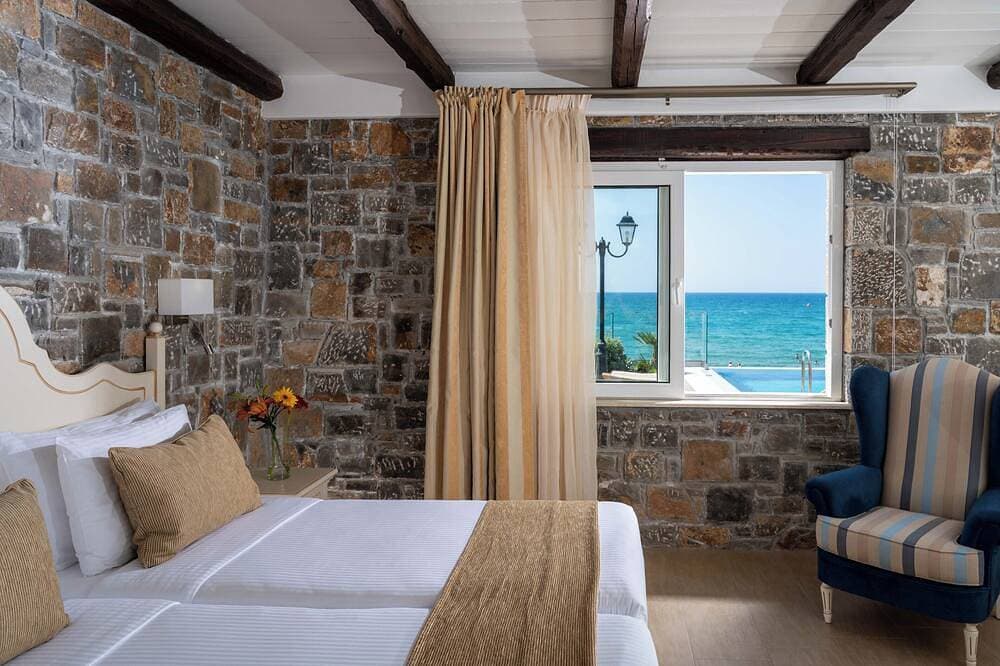 Foto 3 von 10: Dream Villa Aphrodite-2 bedrooms Beach Front with private pool