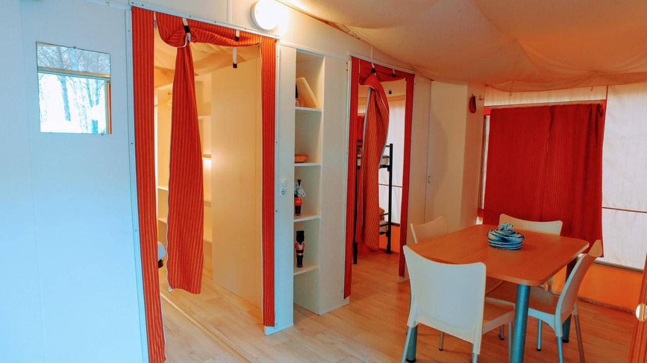 Foto 7 von 10: Lodge tent