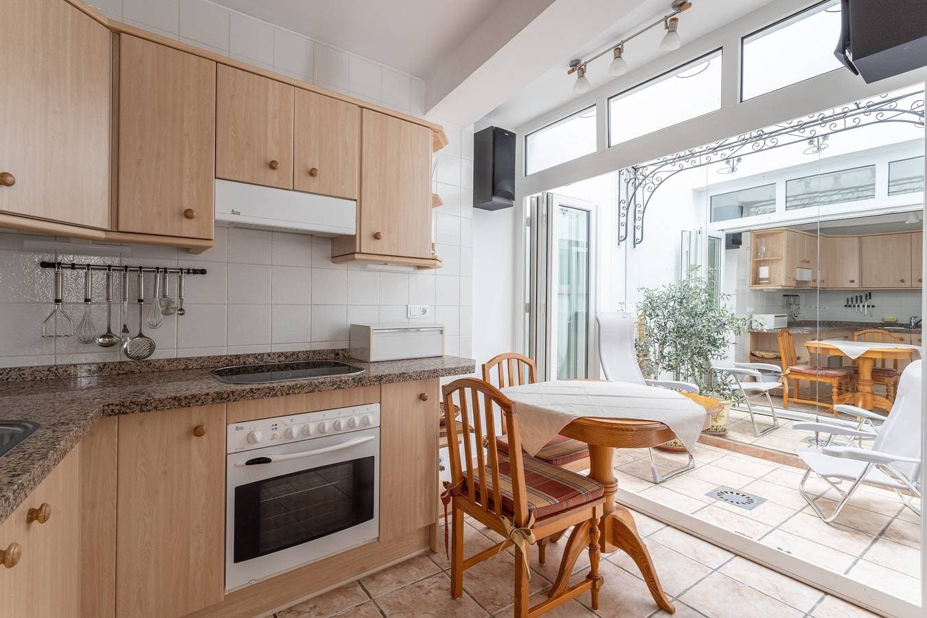 Foto 10 von 23: Gemütliche Ferienwohnung mit Sonnenterrasse, Grill, WLAN und Klimaanlage