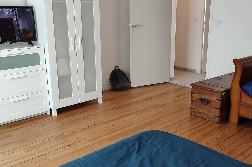 Foto 2 von 14: Großes renoviertes Apartment, 84 m2, 5 Personen, 100 m vom Bahnhof und der Straßenbahn entfernt