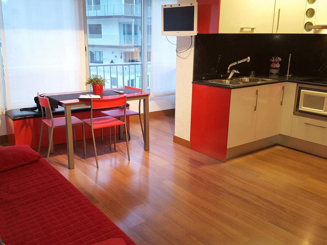 Foto 6 von 24: Gemütliches Studio, neu renoviert, 200m zum Strand, mit privatem Parkplatz und Klimaanlage.