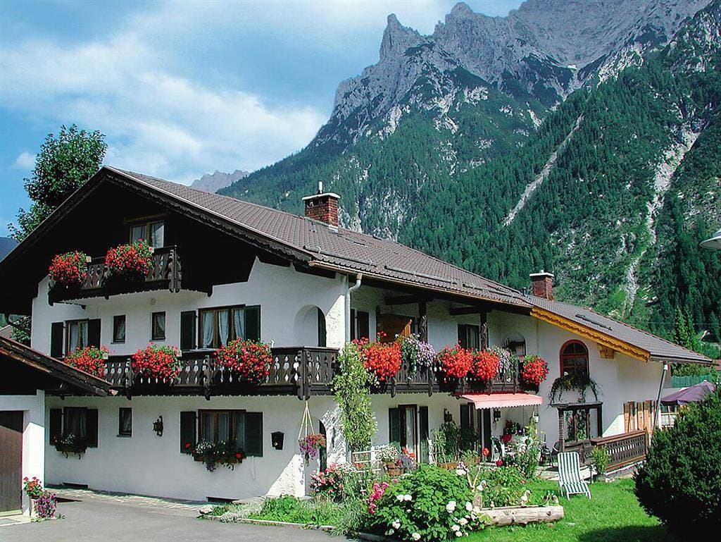 Manfred, Gästehaus 1