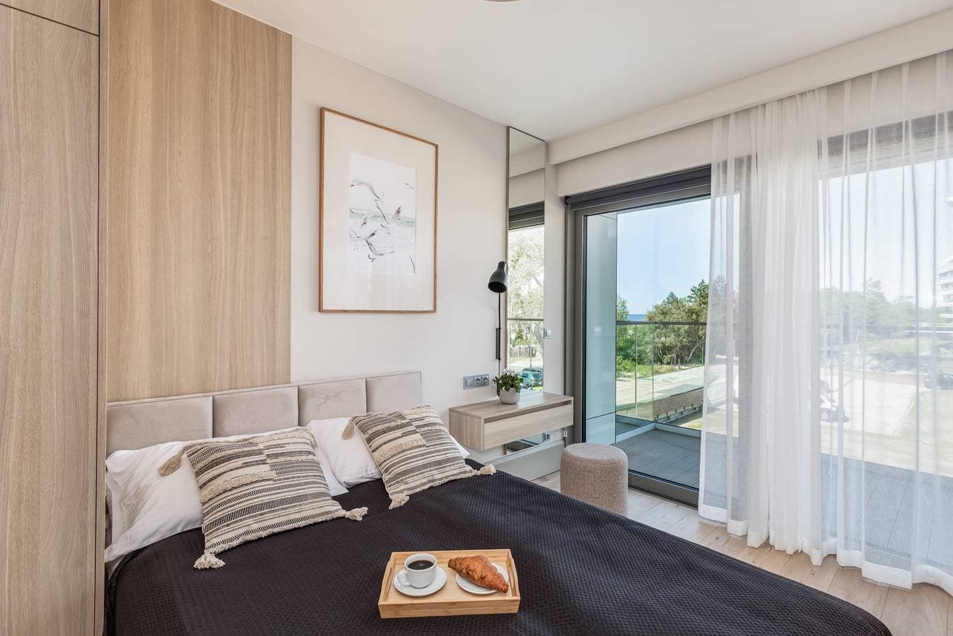 Foto 2 von 20: Stylish Beachfront Apartment | Balcony with Sea View