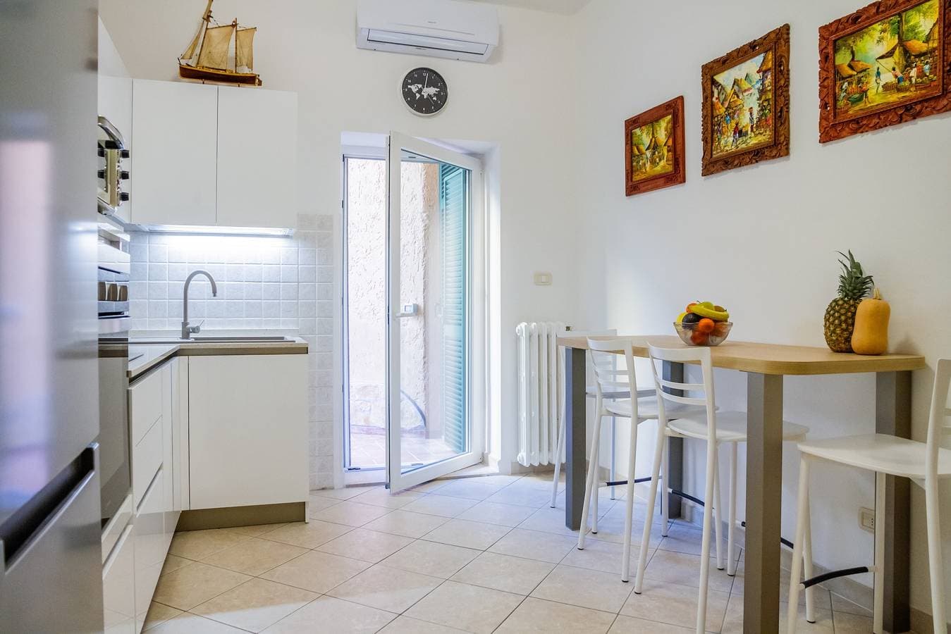 Foto 5 von 26: Ferienwohnung 'Onda D'Argento' mit privater Terrasse und Klimaanlage