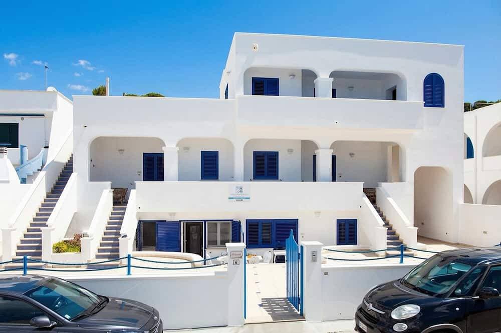 Foto 12 von 21: Penthouse Azzurra Sea View Near Beach, Salve, Italy