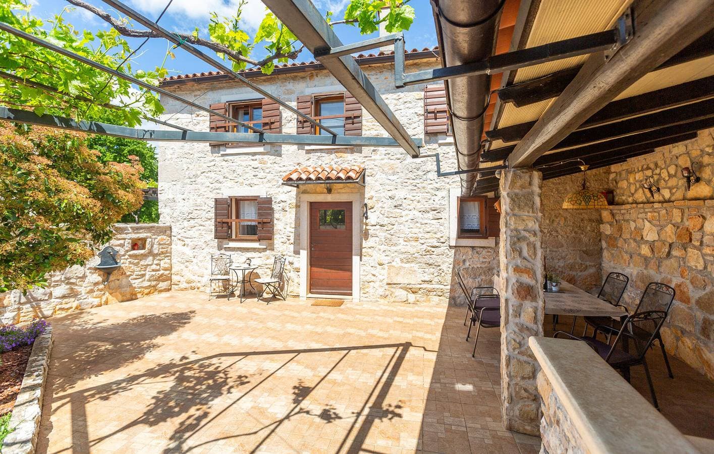 Foto 4 von 45: „Charmante 2-Zimmer-Wohnung mit Pool, Terrasse und erstklassiger Lage in Prhati“