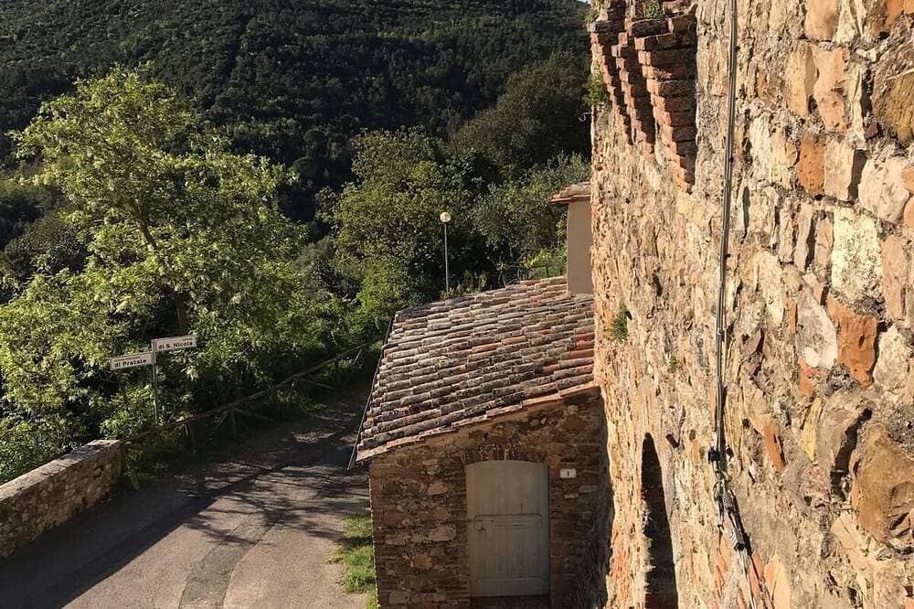 Foto 10 von 19: Stay on the walls of Murlo Castle, apartment with breathtaking views