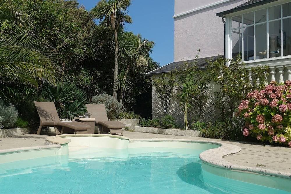 Villa am Meer mit Pool, 200 m von einem großen unberührten Strand 1