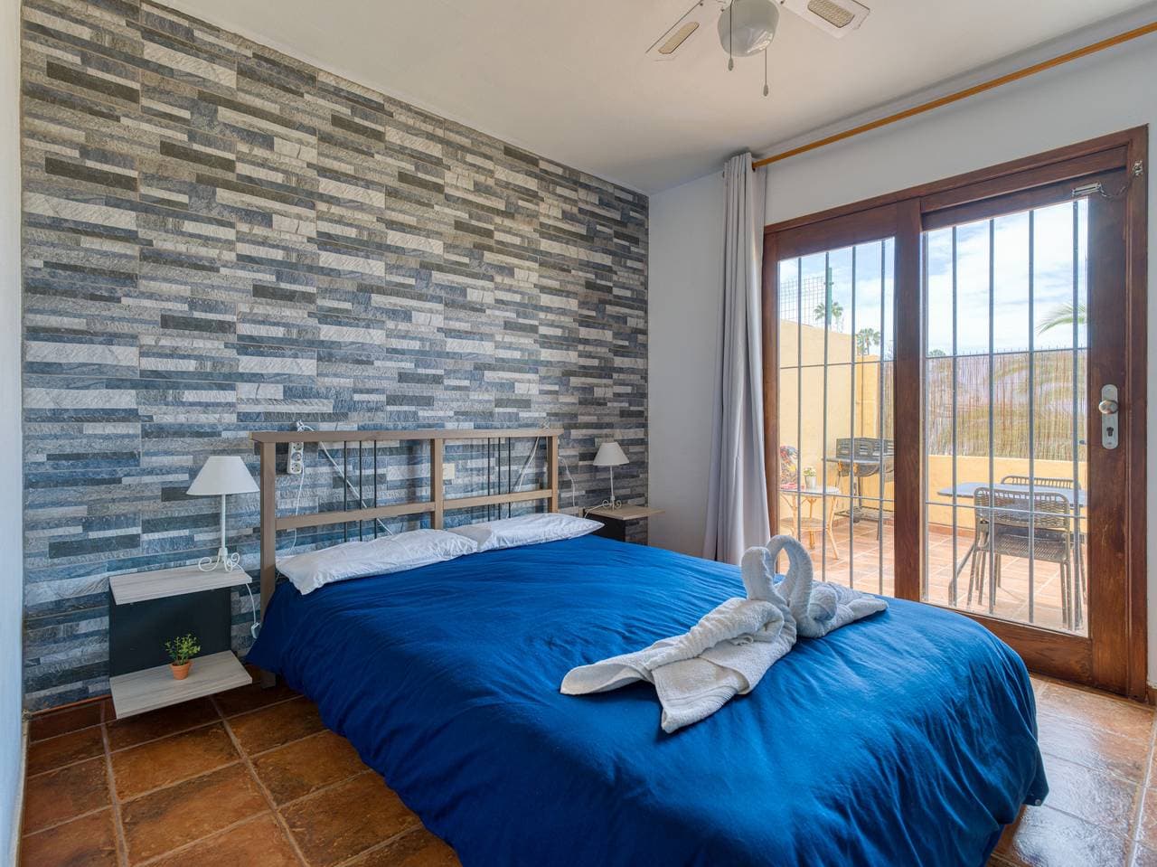 Foto 4 von 37: Private Solarium Home -  Terrace & Beach Views
